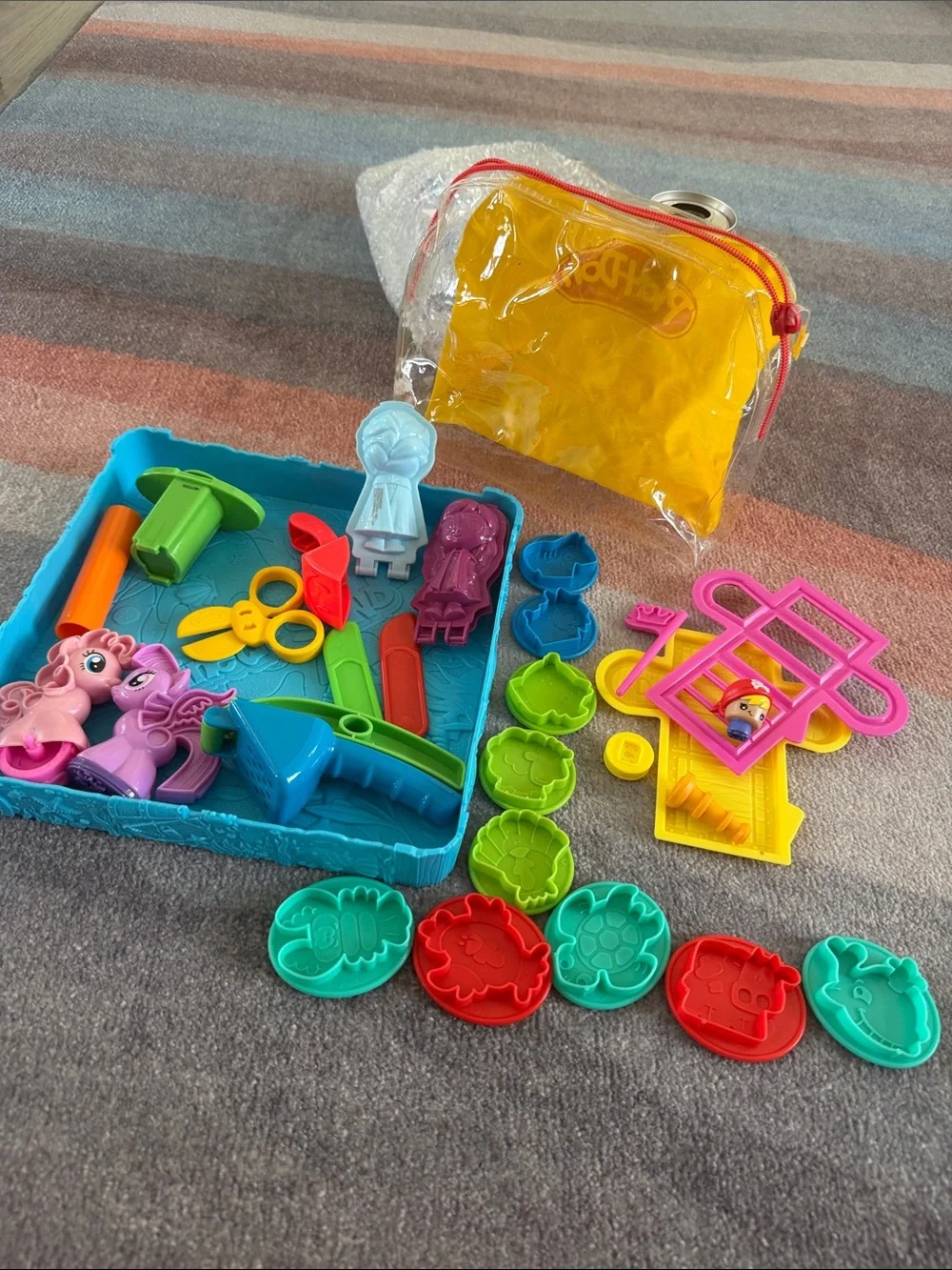 Play-Doh Variety Playset! Modeling imaginative set with Blue Tray and Molds